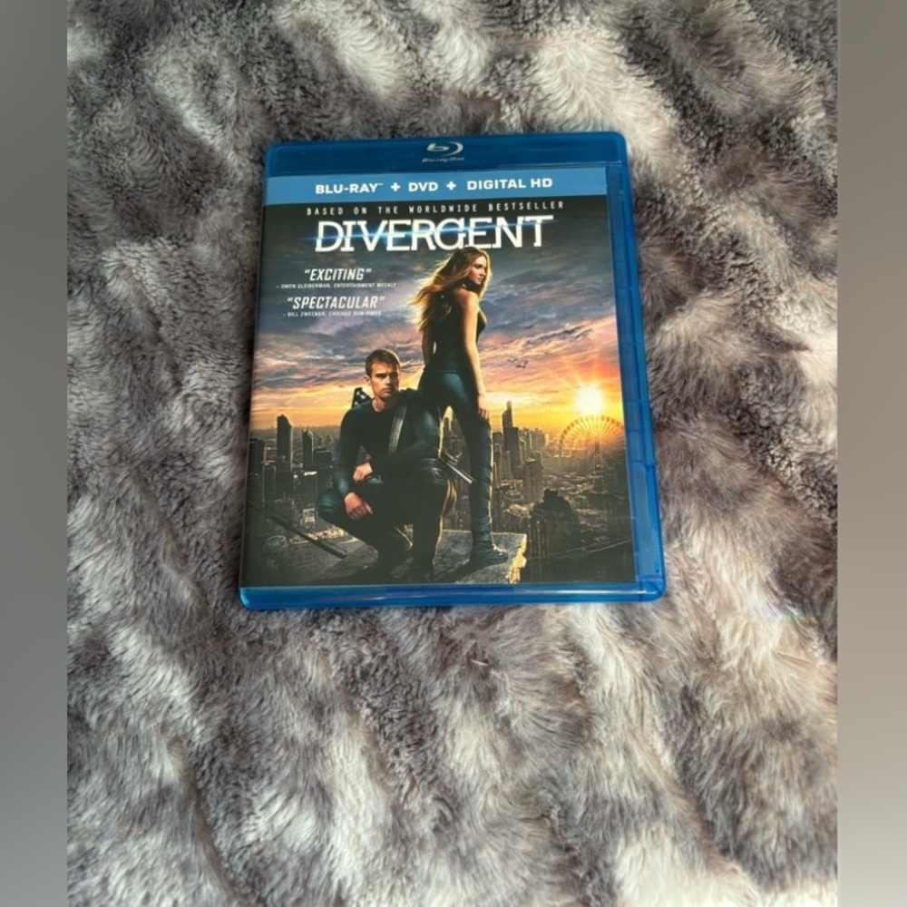 The Divergent Series bundle: Divergent DVD+Blu-Ray, Allegiant DVD + Digital EUC